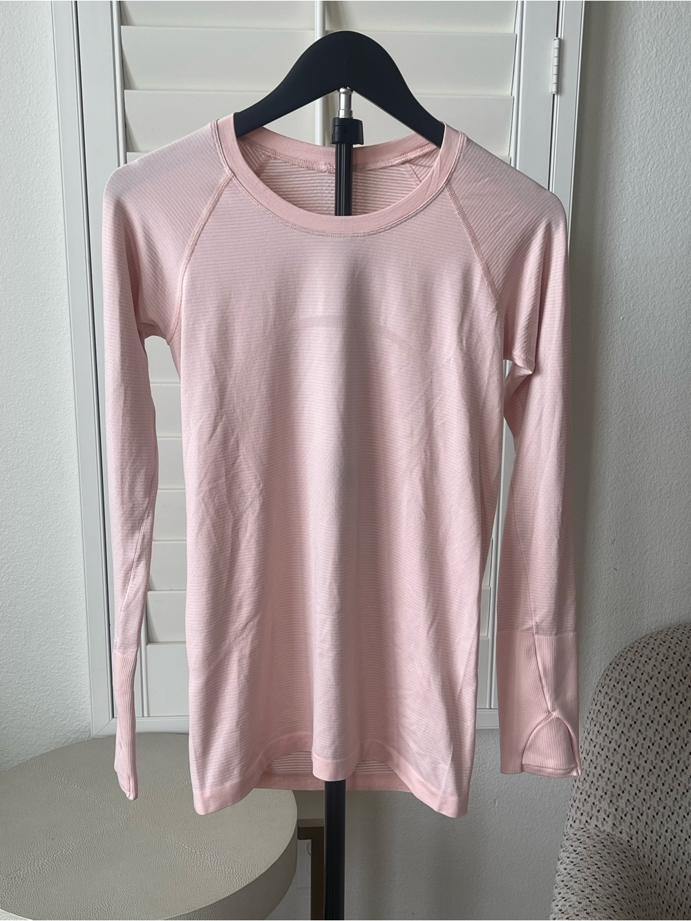 LULULEMON Light Pink Long Sleeve Performance Top sz 6